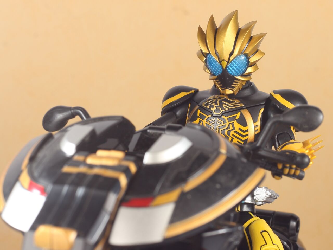 Amazon.com: Bandai S.H. Figuarts Kamen Rider OOO Ratorata