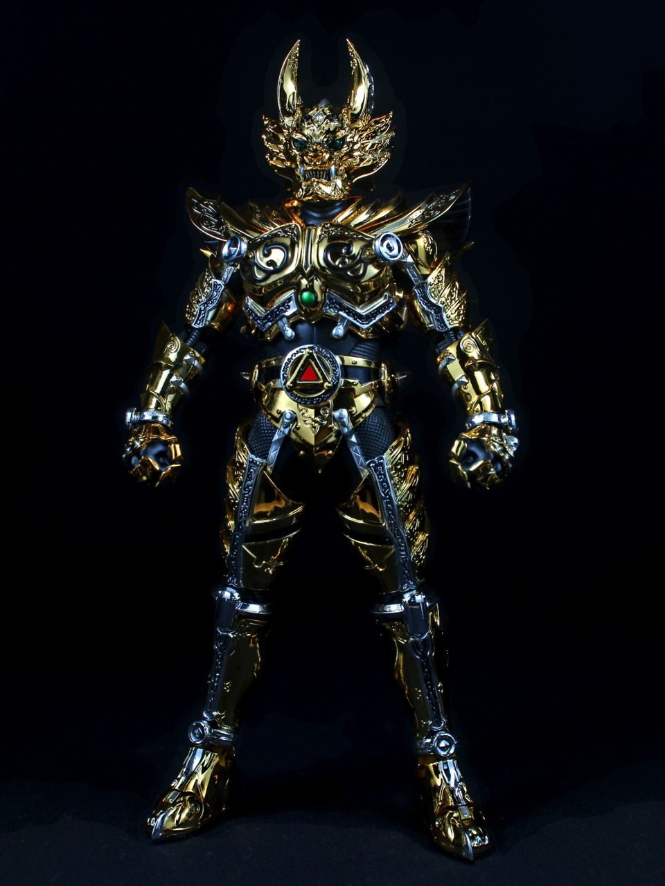 SHFiguarts 真骨彫　黄金騎士ガロ フィギュア 1_l.jpg