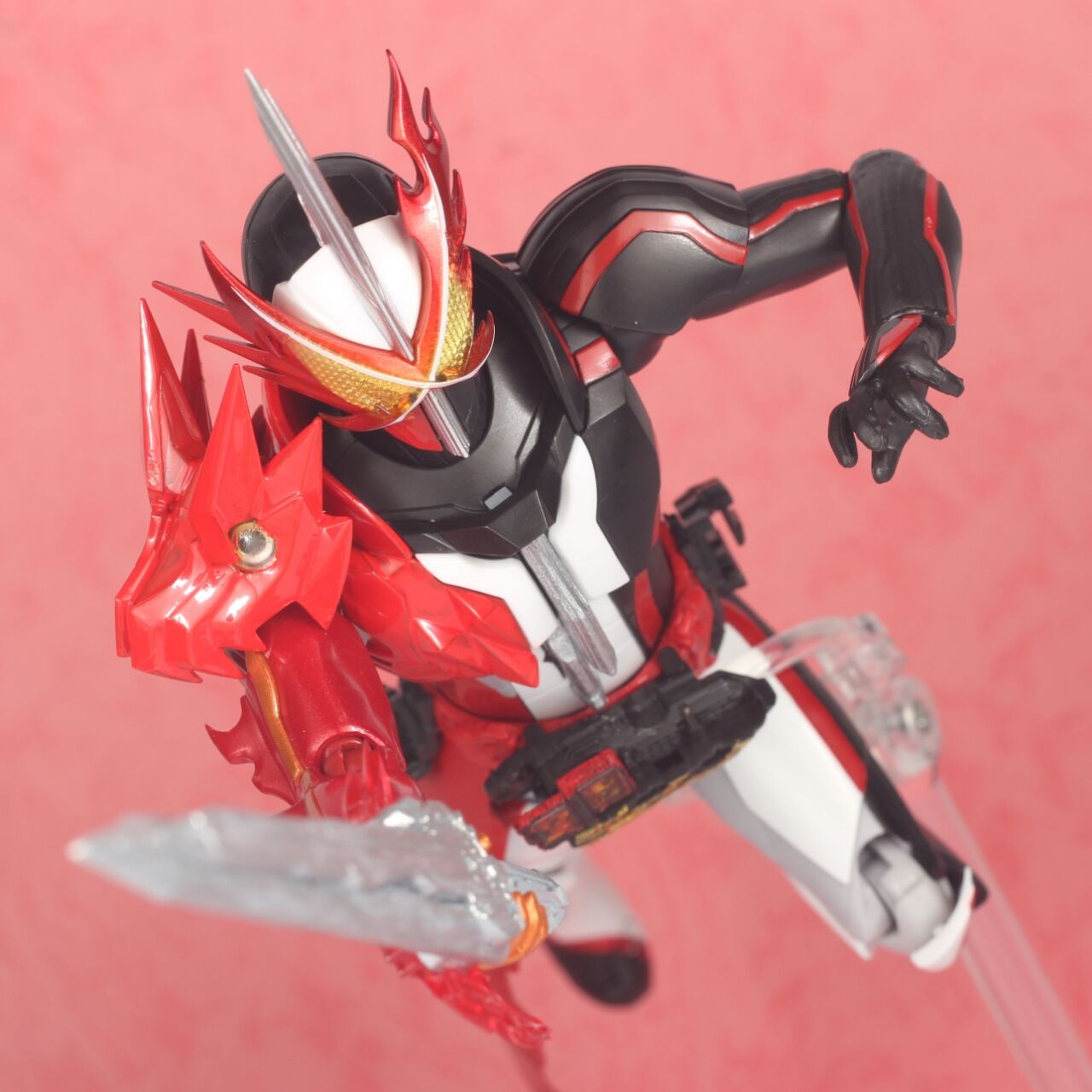 レビュー】S.H.Figuarts 仮面ライダーセイバー ブレイブドラゴン