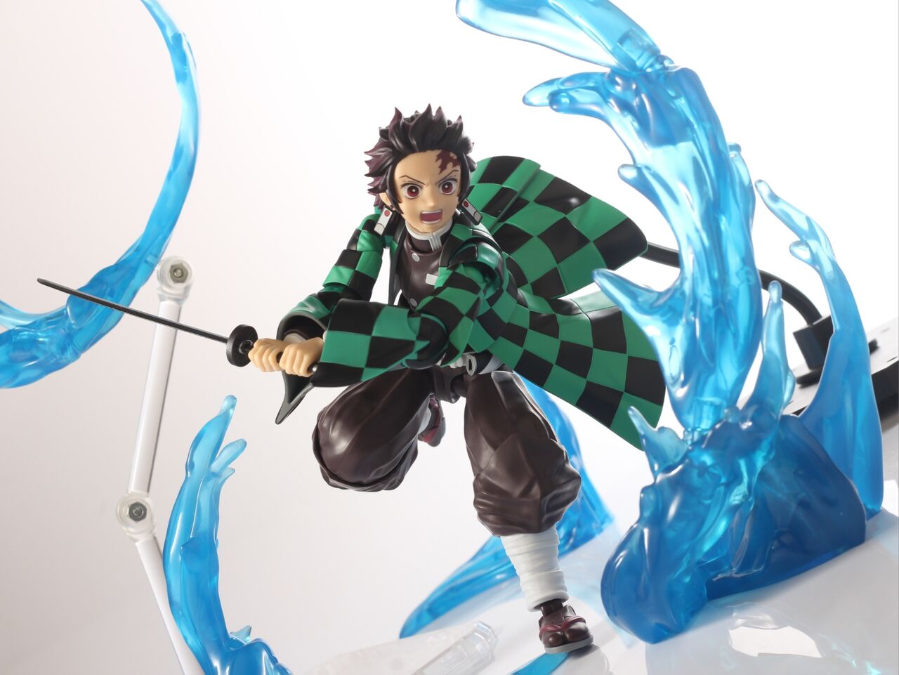 フィギュア 水のエフェクト付き フィギュア 水のエフェクト付き 鬼滅の刃』冨岡義勇1/8スケール