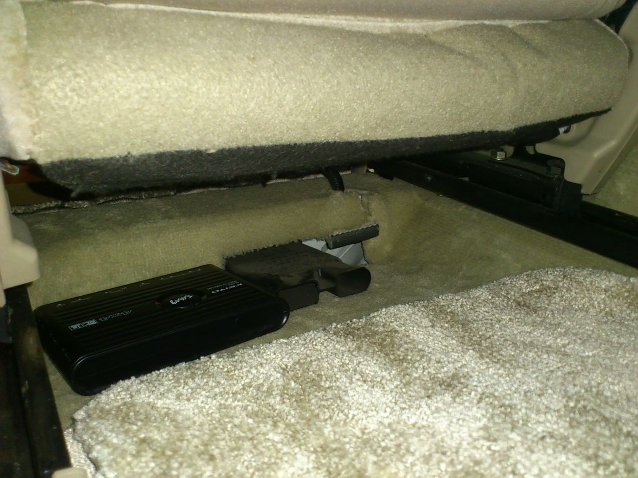 地デジチューナー取付け Toyota クラウン ロイヤルサルーンプレミアム だるまモータースのブログ 中古車 車検 板金 東大和市 武蔵村山市 地デジチューナー取付け Toyota クラウン ロイヤルサルーンプレミアム だるまモータースのブログ 中古車 車検 板金 東大和市 武蔵村山市