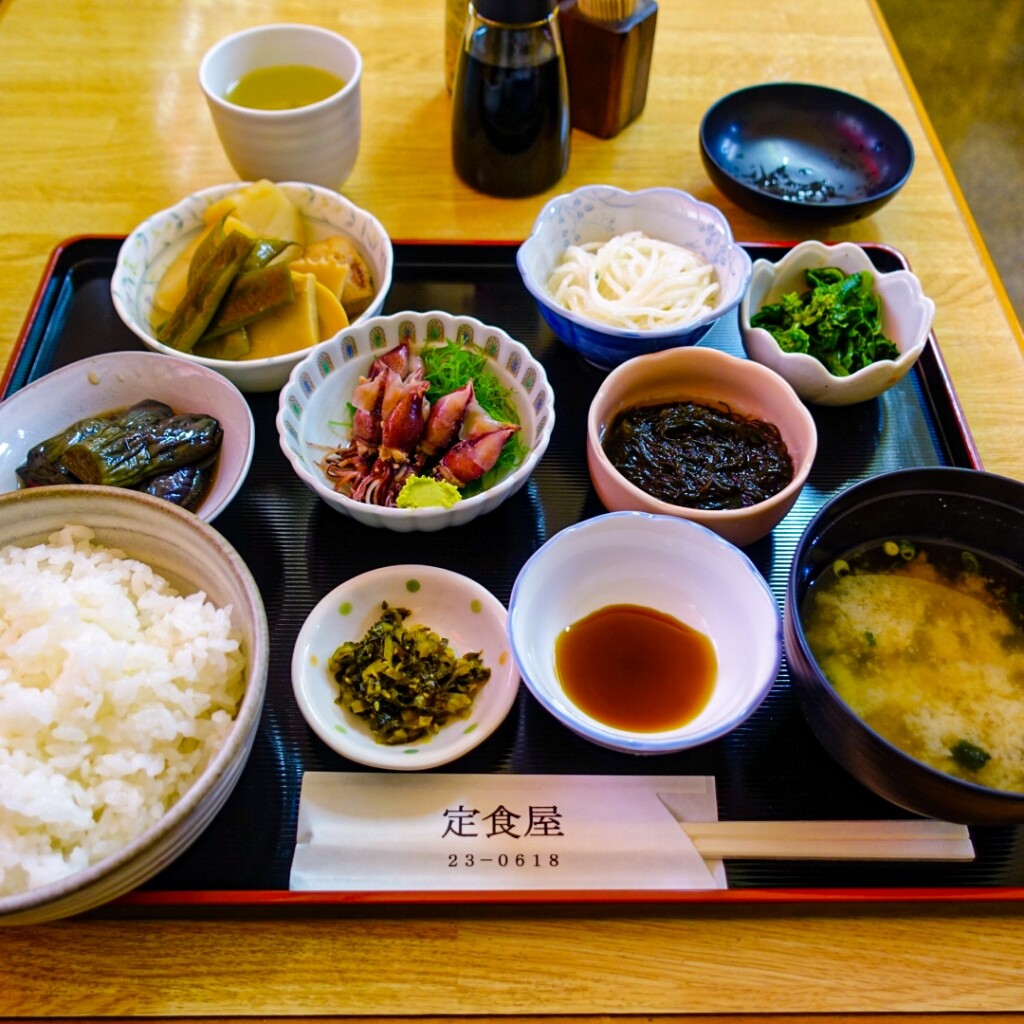 ワタクシ定食の主役はメシだと勝手に思い込んでます おまかせ御膳 定食屋 小田原 相変わらず基本的にお一人様 散歩の暇人 改 ワタクシ定食の主役はメシだと勝手に思い込んでます おまかせ御膳 定食屋 小田原 相変わらず基本的にお一人様 散歩の暇人 改
