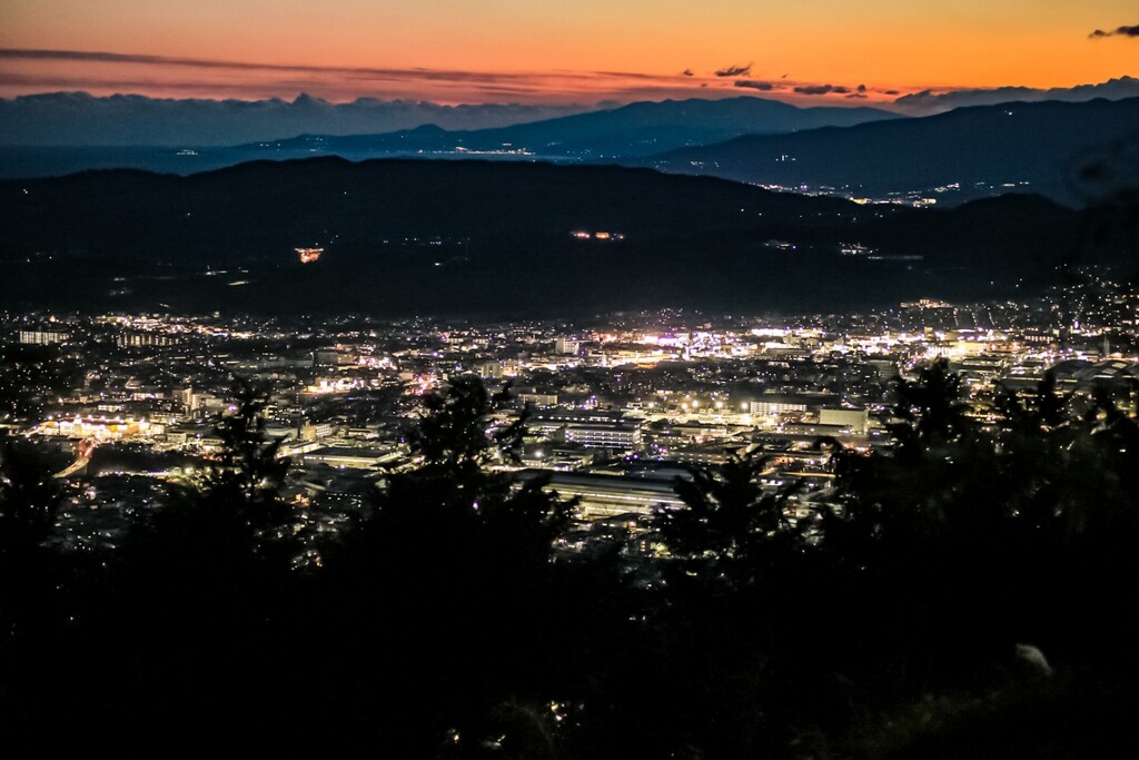 秦野市街と西湘の夜景 菜の花台展望台 神奈川県秦野市羽根 相変わらず基本的にお一人様 散歩の暇人 改 秦野市街と西湘の夜景 菜の花台展望台 神奈川県秦野市羽根 相変わらず基本的にお一人様 散歩の暇人 改