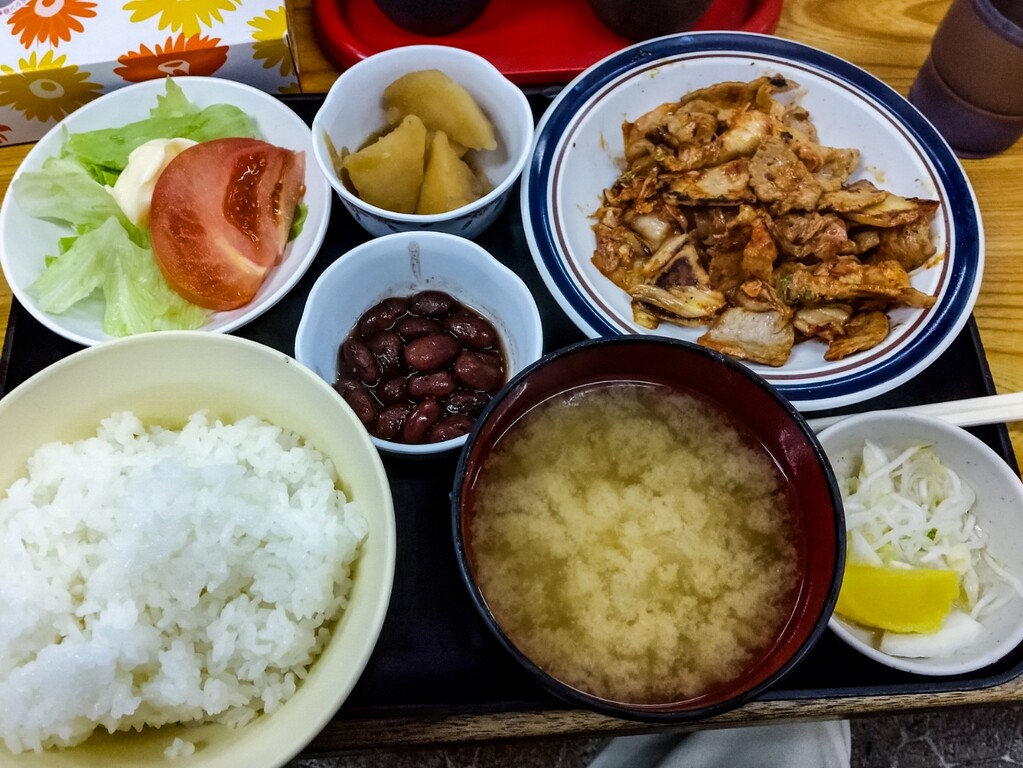 豚キムチ定食 にのみや食堂 横浜市中区松影町 相変わらず基本的にお一人様 散歩の暇人 改