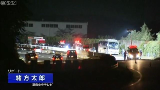 車が燃えて車道に降りたら 後続車にはねられて死亡