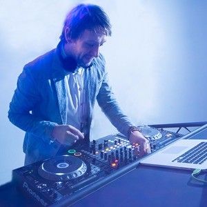 anthony-parella-dj-2-1-300x300