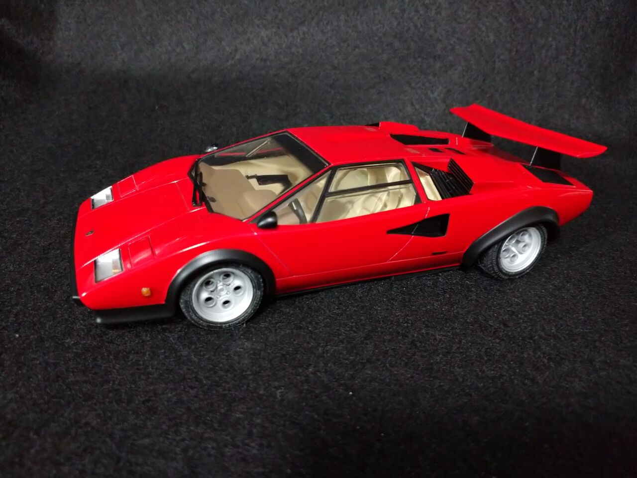 タミヤ 1/24 ランボルギーニ・カウンタックLP500S : ムーンフェイズの タミヤ 1/24 ランボルギーニ・カウンタックLP500S : ムーンフェイズの