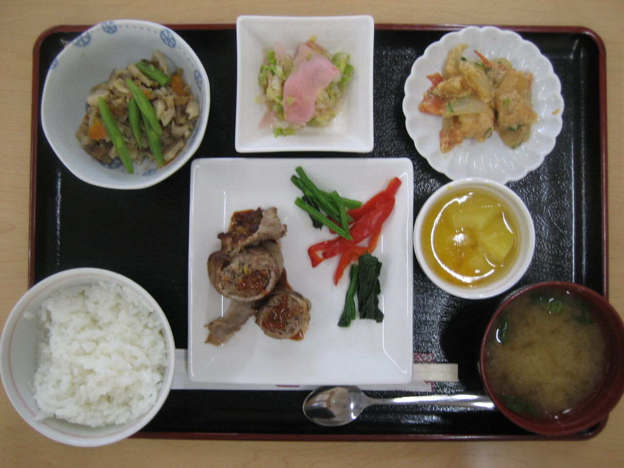 豚肉巻き巻きランチ デイホームはなねのブログ 豚肉巻き巻きランチ デイホームはなねのブログ