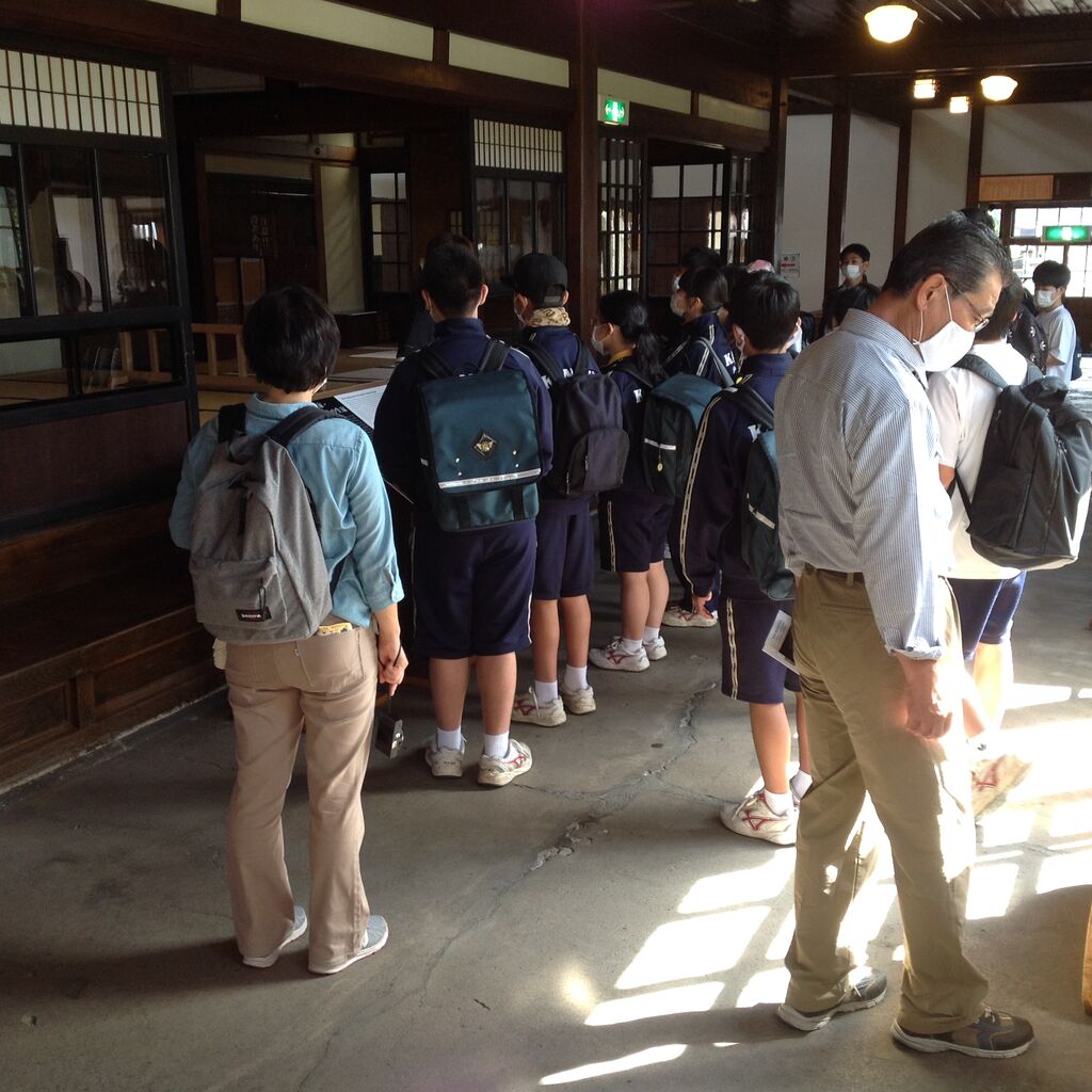 金木中学校 猿賀小学校の生徒さん来館 太宰治記念館 斜陽館