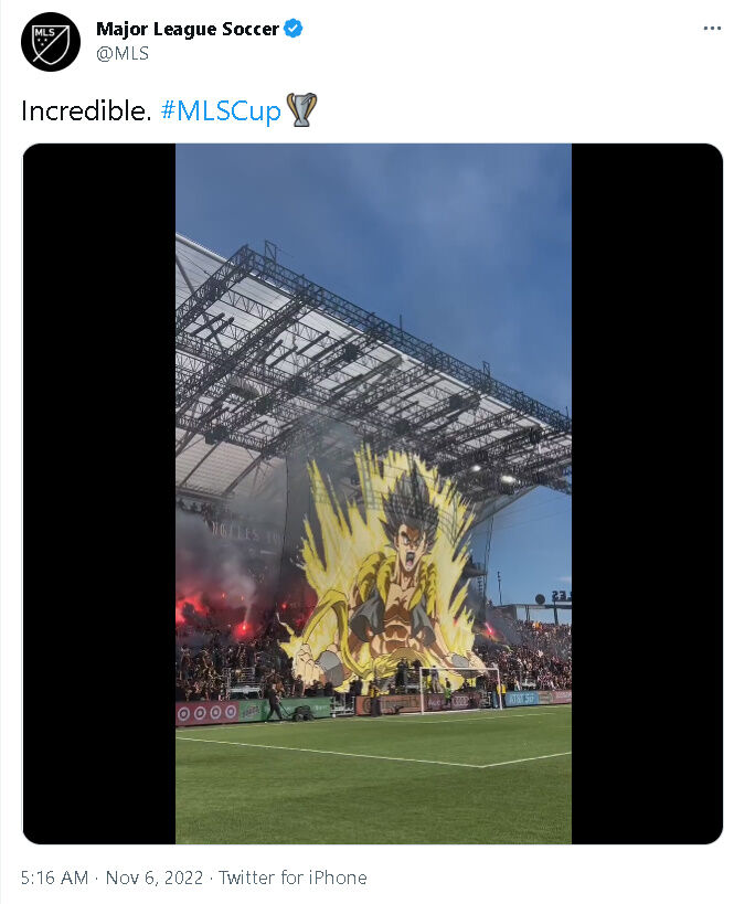 朗報】米国のサッカー決勝戦にドラゴンボール巨大横断幕が登場 