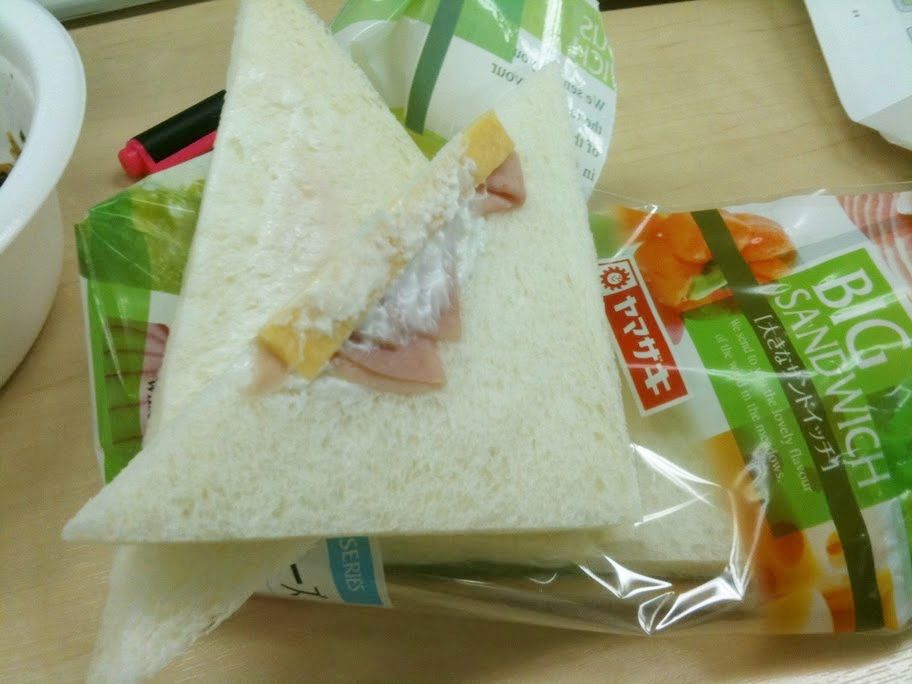 セブン イレブンのサンドイッチ具材がまるでハリボテと話題 セブン側は真摯にお詫び ガールズちゃんねる Girls Channel