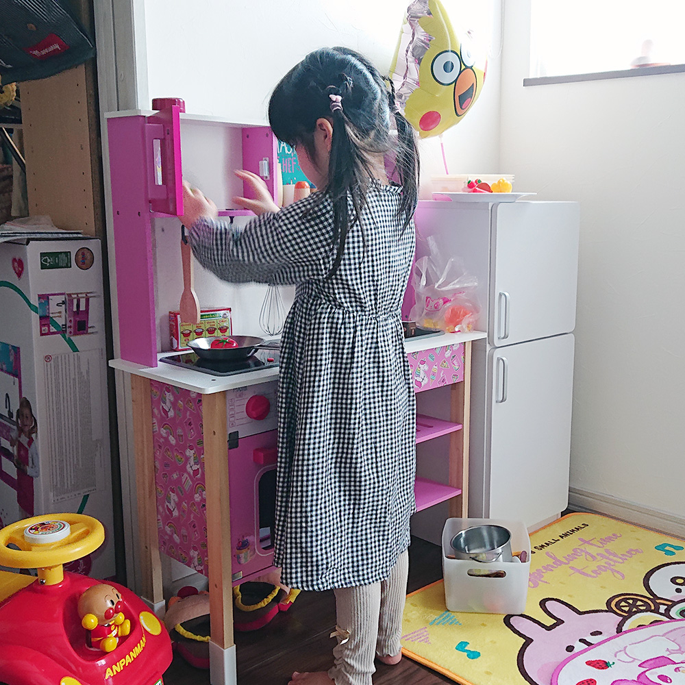 4歳娘の誕生日には木製の大きめキッチン＋ままごと冷蔵庫。 : と