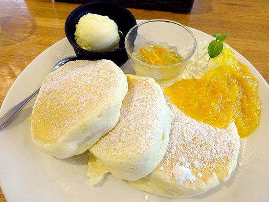 札幌 茶房かのん ふんわりパンケーキに上品美味しいソース クリームがたっぷりの満足ひと品 ミーハーのこだわり 札幌 茶房かのん ふんわりパンケーキに上品美味しいソース クリームがたっぷりの満足ひと品 ミーハーのこだわり