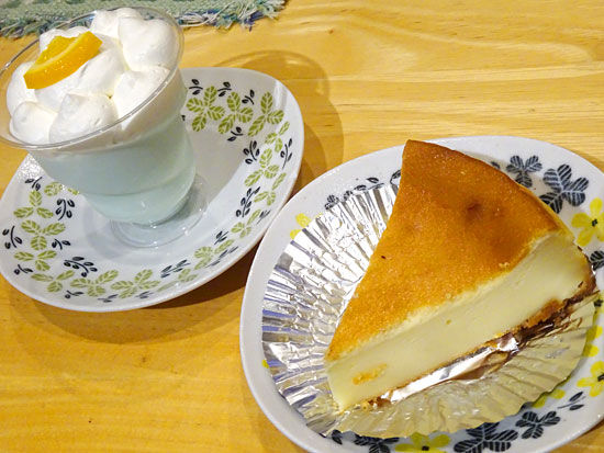 旭川 スイーツショップちあき 固形なまるでチーズ食感チーズケーキと 固形ギリギリのふにゃふにゃ水色のプリン ミーハーのこだわり