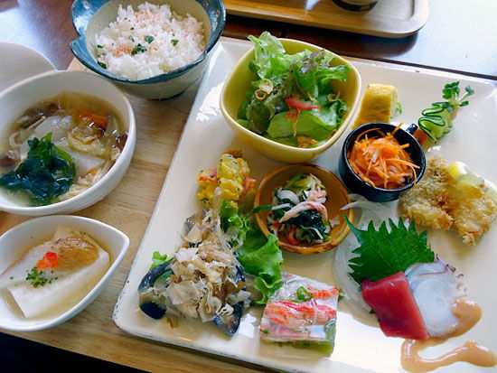 旭川 リゲルカフェ 贅沢ランチ 幕の内な品数も美味しさもさすが人気のカフェ 低いイスもマル ミーハーのこだわり