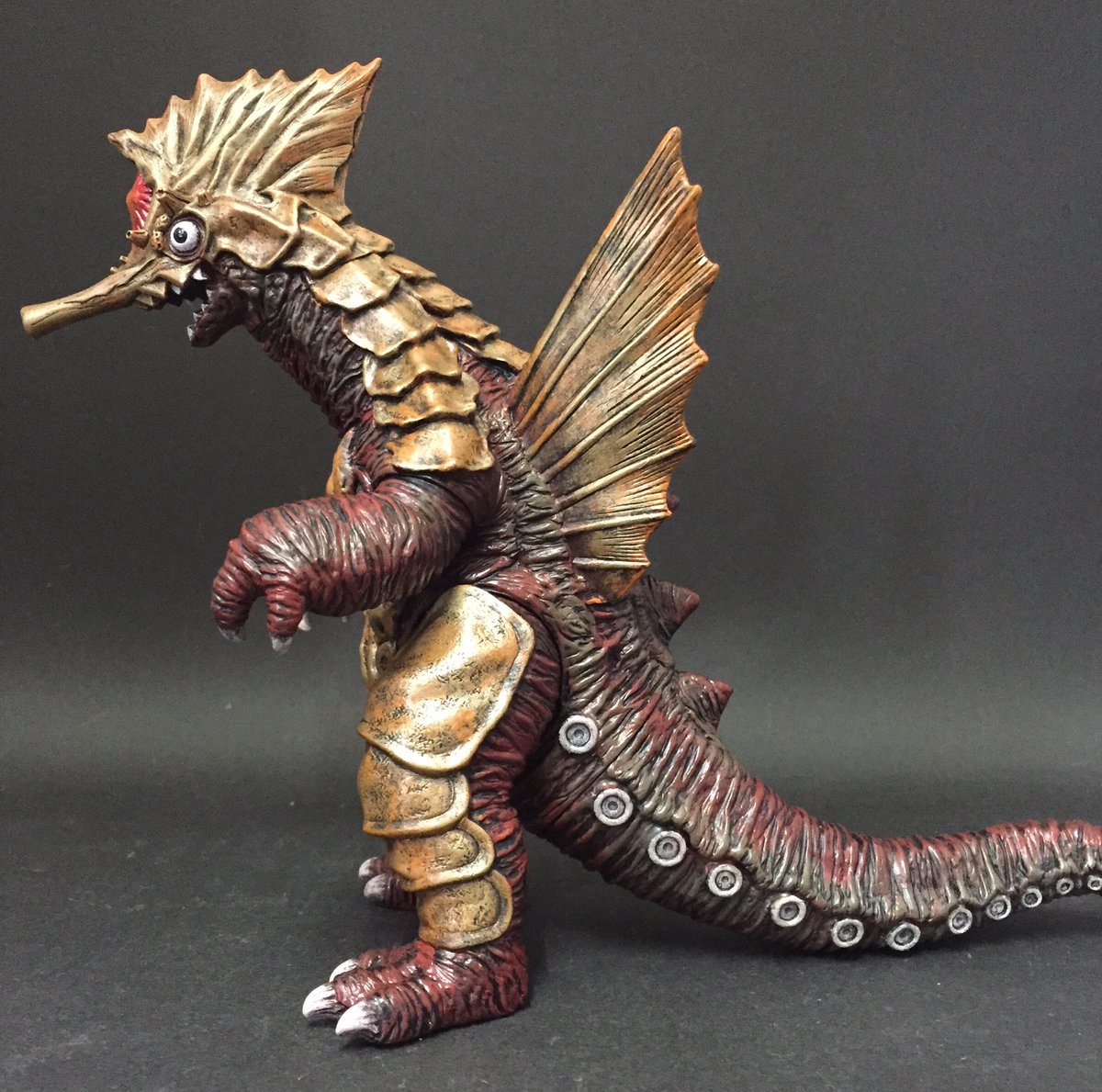 ご依頼品 バジリス ソフビ リペイント完成品 ご依頼品 バジリス ソフビ リペイント完成品 ゼボΣ on X: