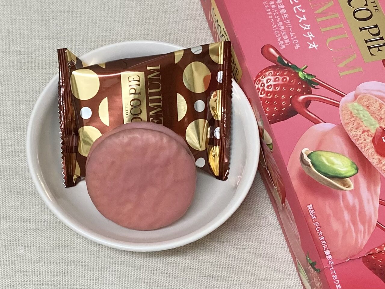 冬季限定商品】LOTTE『CHOCO PIE PREMIUM｜苺とピスタチオ