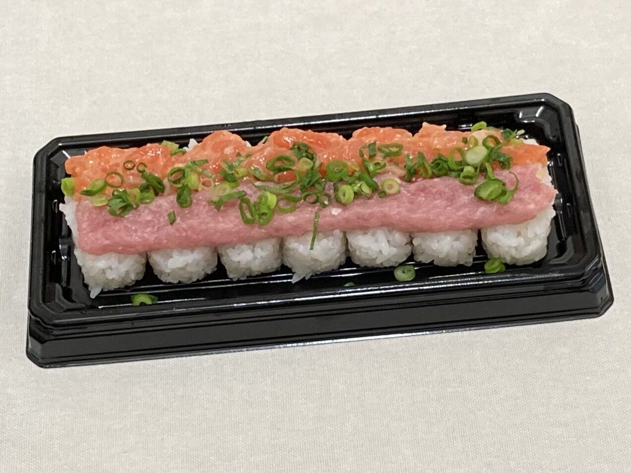 ライフコーポレーション『鮨⃝サーモンとねぎとろのこぼれ寿司
