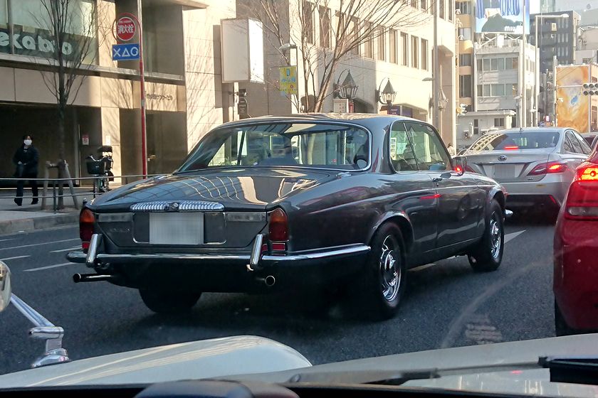 猫足のクーペ 東京おとなガレージ