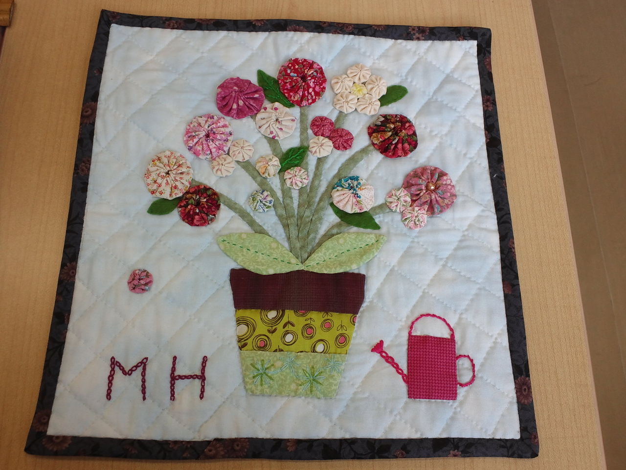 ヨーヨーキルトのタペストリー : 団塊綾瀬ﾈｯﾄﾜｰｸ だんだん