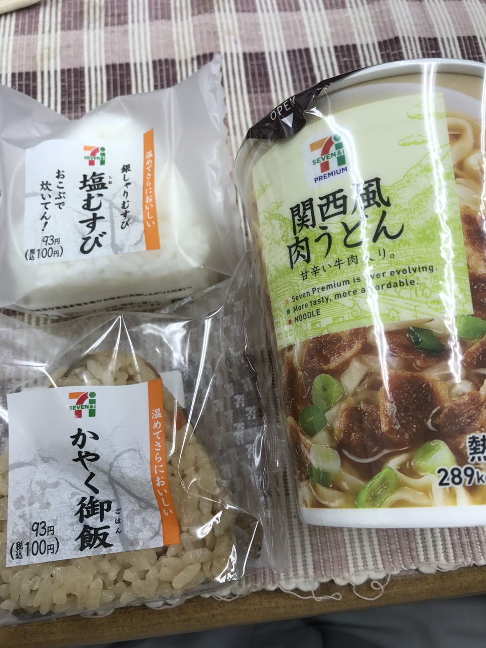 カップ麺とおにぎりの組合せも限界か でべそにっき