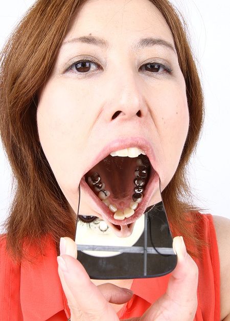 黒崎エレナ