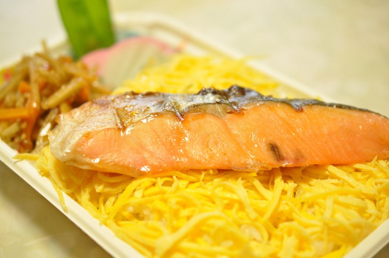 鮭弁当 : debutousanのお食事日記