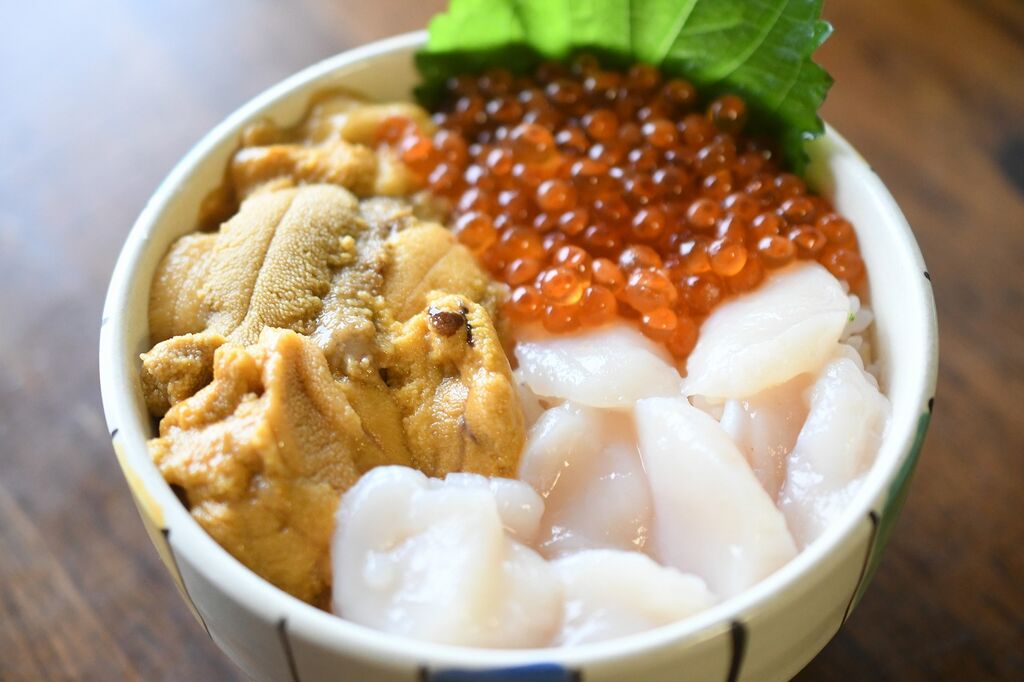 うに丼・巴丼 : debutousanのお食事日記