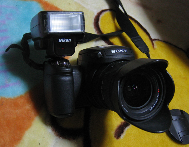 DSC-R1��nikon�Υ��ԡ��ɥ饤�ȤϻȤ���Τ���������