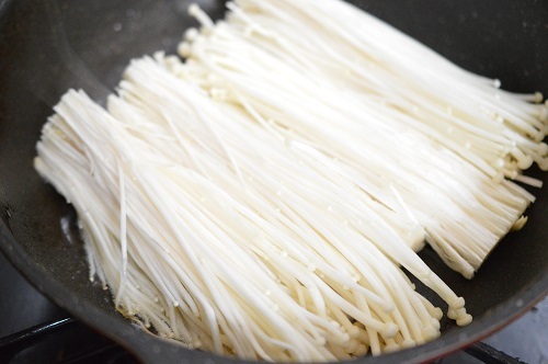 えのきの照り焼き工程1