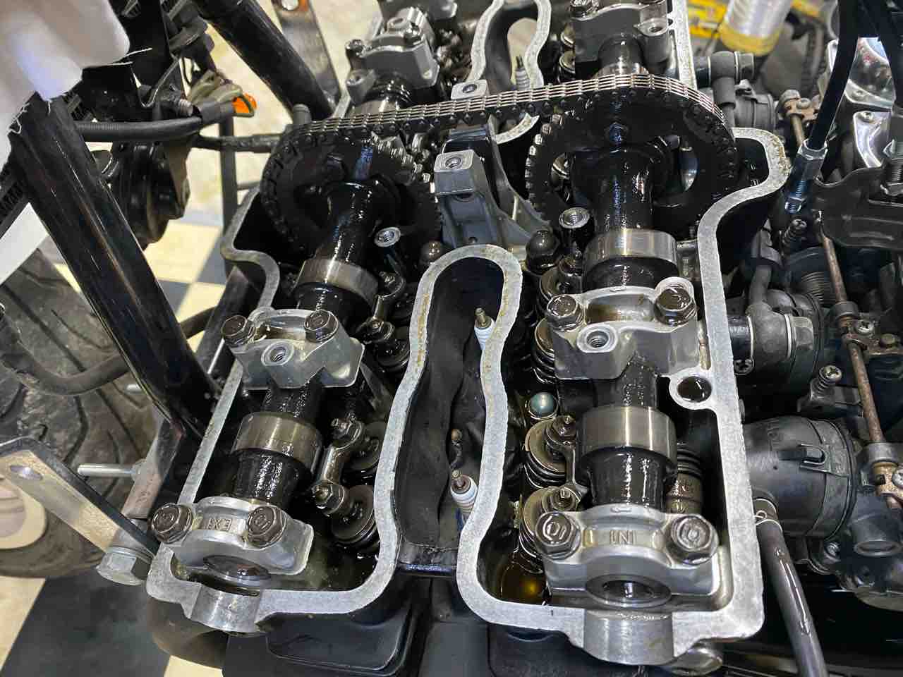 CBR400Fカムチェーン新品　 送料無料，爆買い ホンダ CBR400F カムチェーン