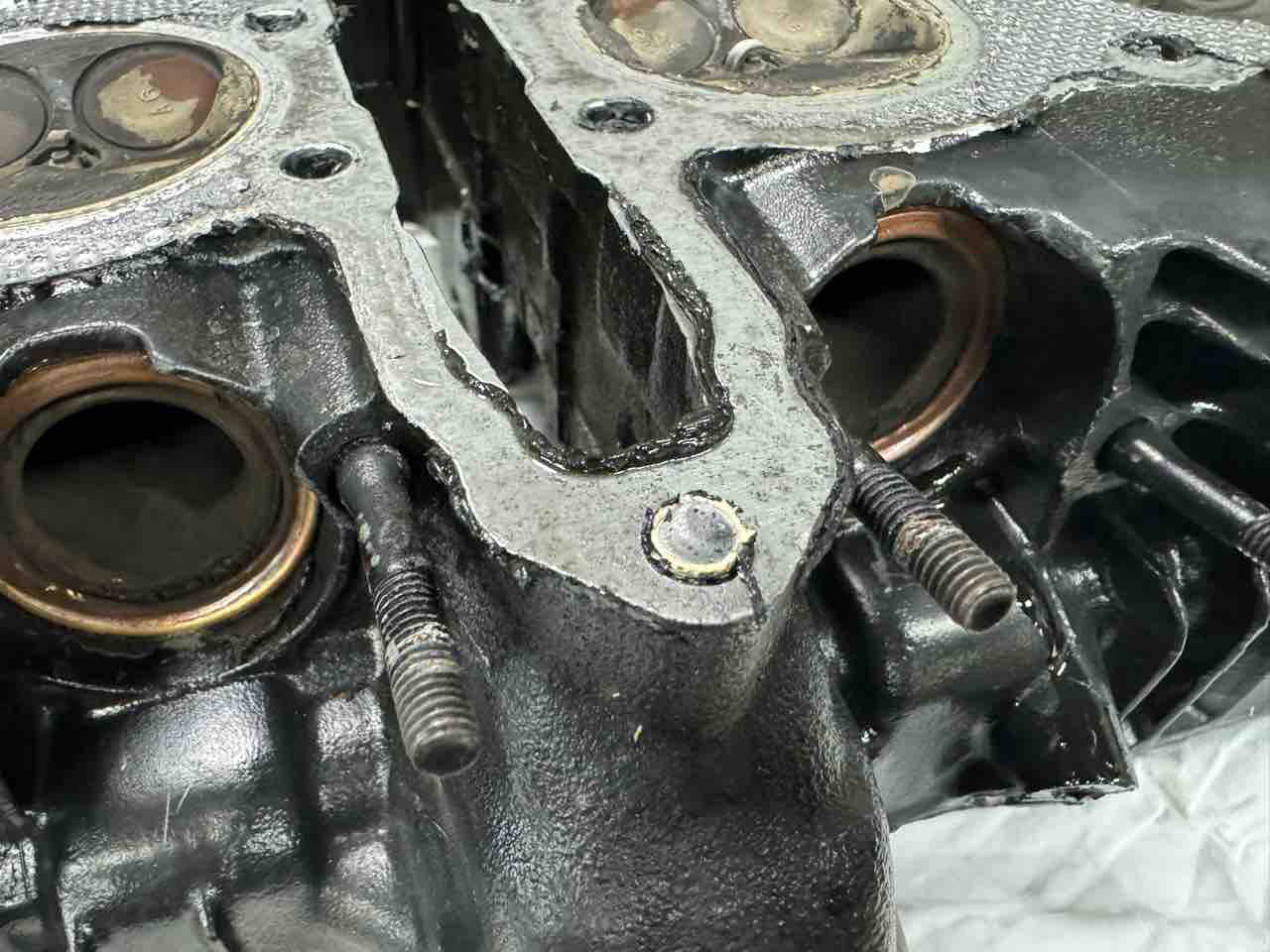 滋賀県 T様 CBX400F シリンダーヘッド前ボルト除去 : Deep Field 滋賀県 T様 CBX400F シリンダーヘッド前ボルト除去 : Deep Field