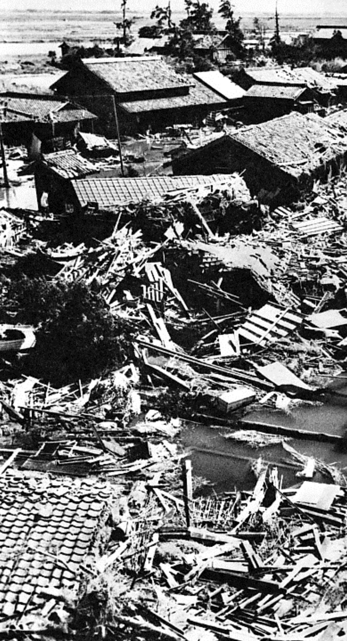 1959_Typhoon_Vera_damage_at_Handa.