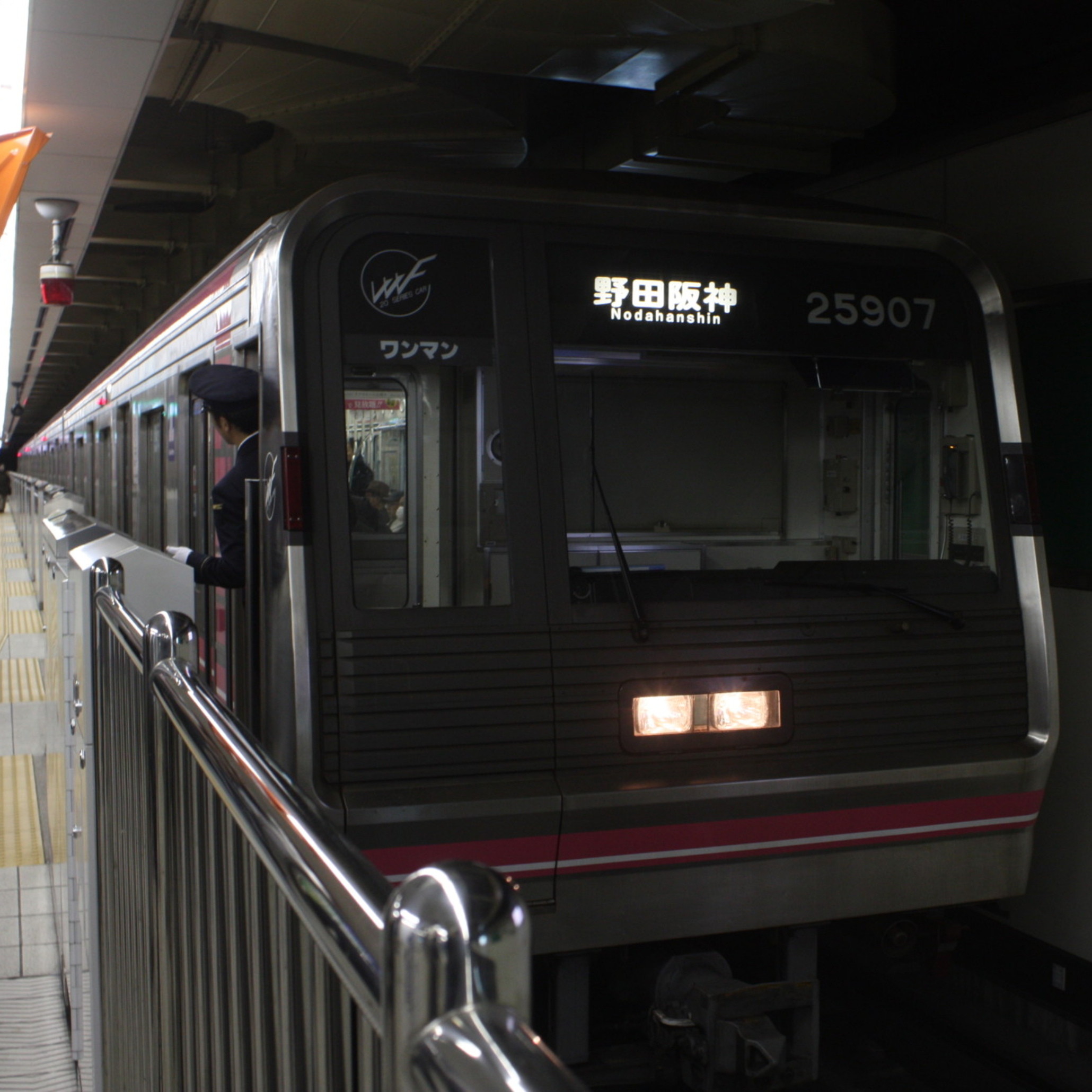 Osaka_Metro_25_Series(Sennichimae_Line)
