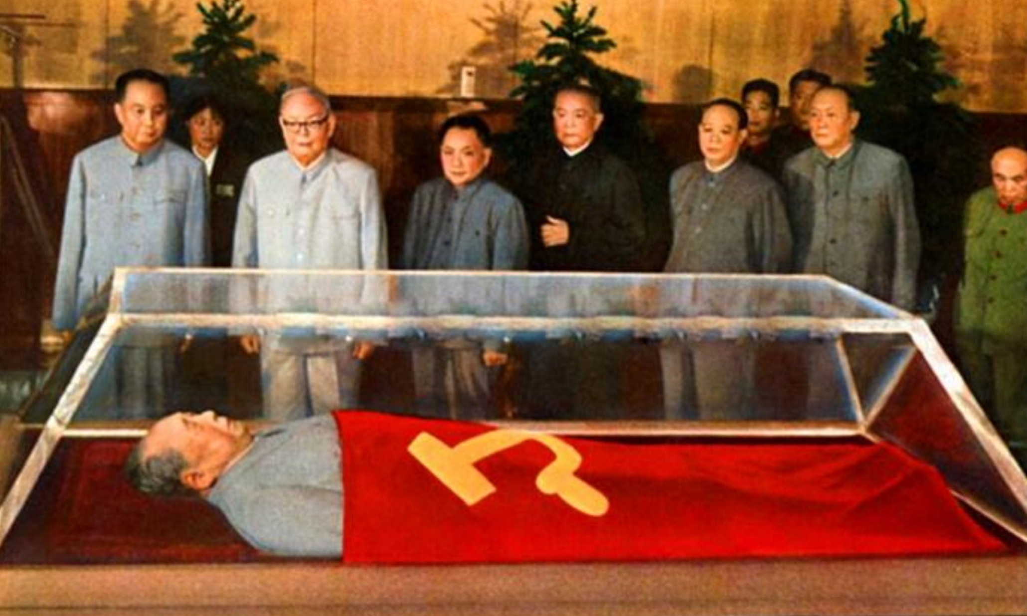 Mao_Zedong_Glass_Coffin