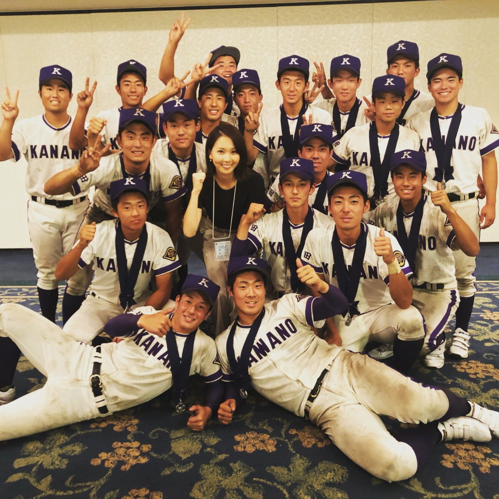 Ayumi_Hirodo_with_Kanano_Bassball_Team