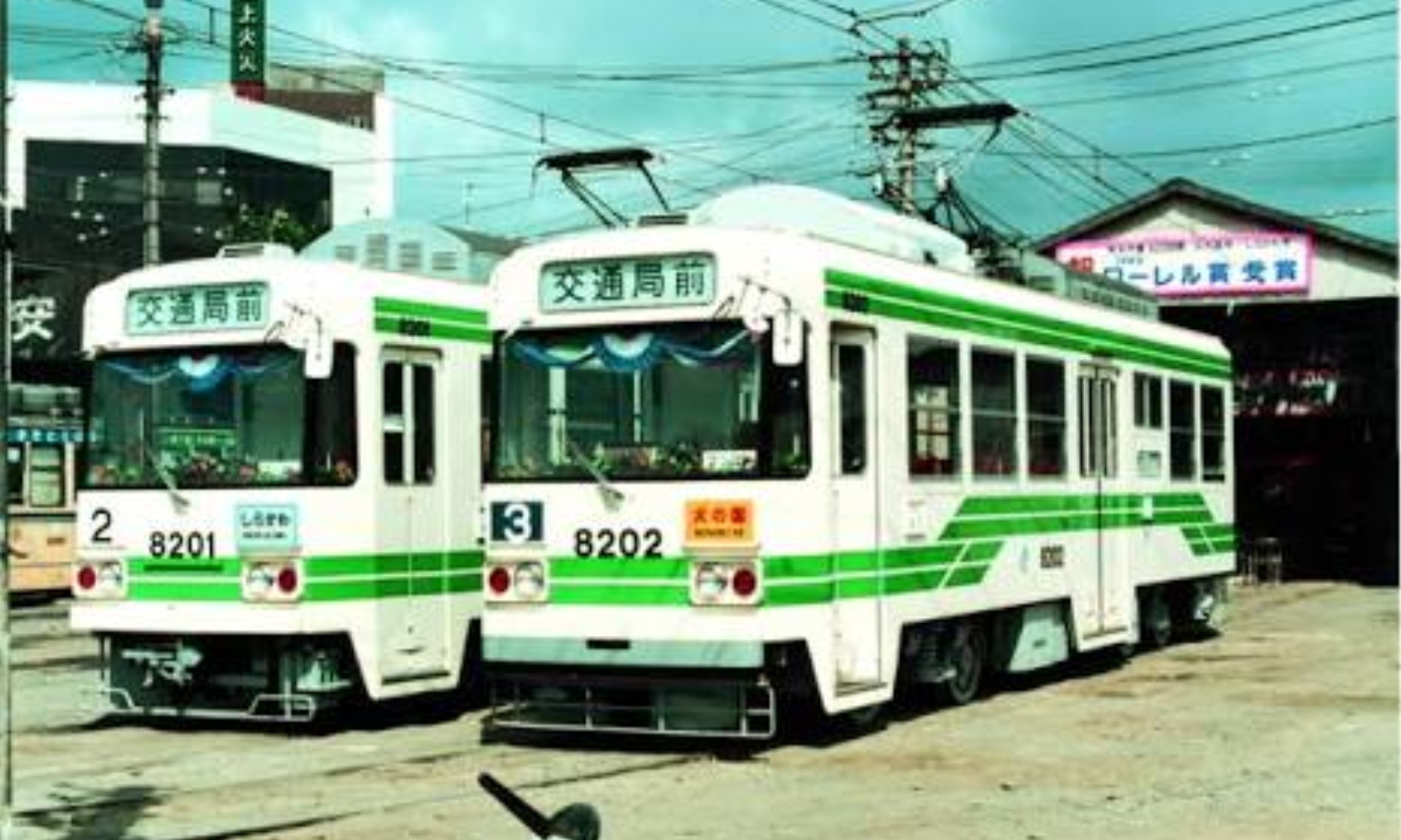 Kumamoto_City_Tram_8200_Series