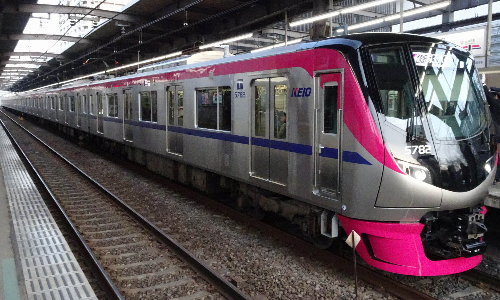 Keio_5000_Series_Keio_Liner