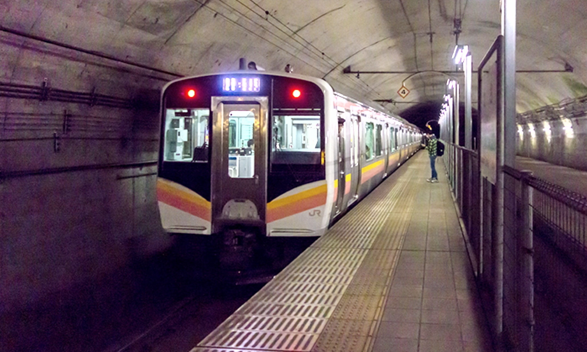 JR_East_E129_Series(Doai_Station)