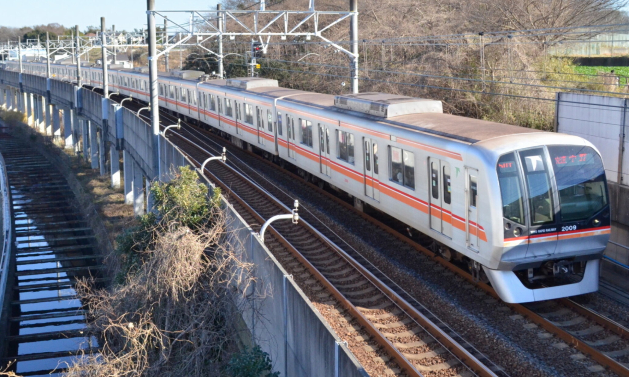 Toyo_Rapid_Railway_2000_Series