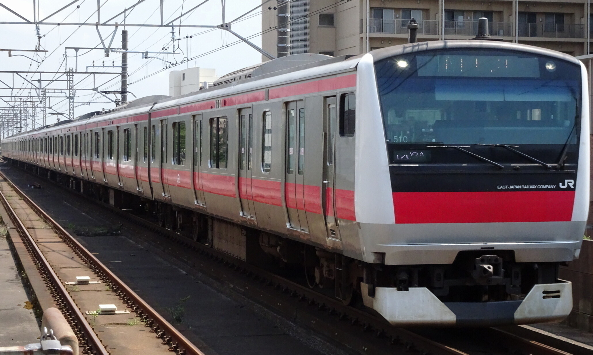 JR_East_E233_Series(Keiyo_Line)
