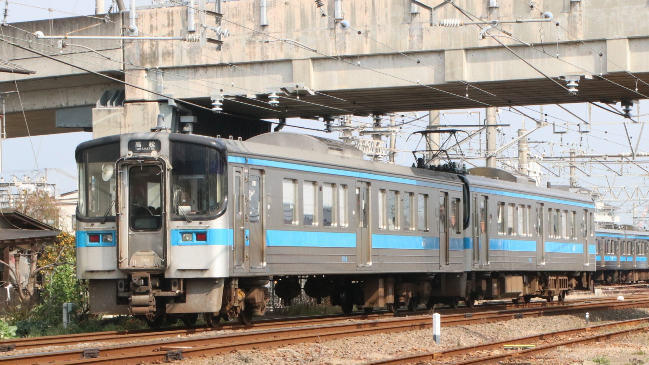 JR-Shikoku_7000_Series