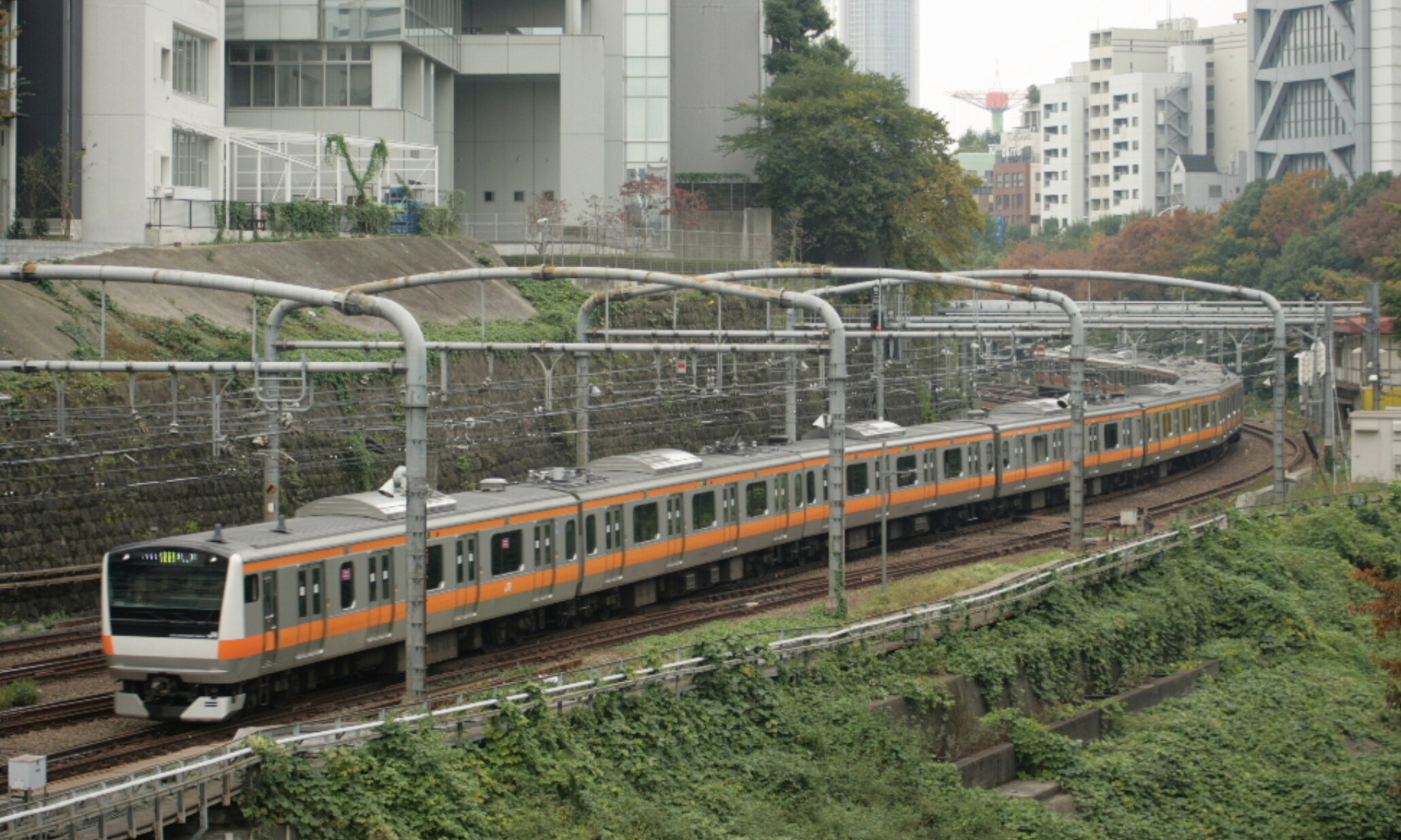 Chuo_Line_E233_Series_Ochanomizu_Station