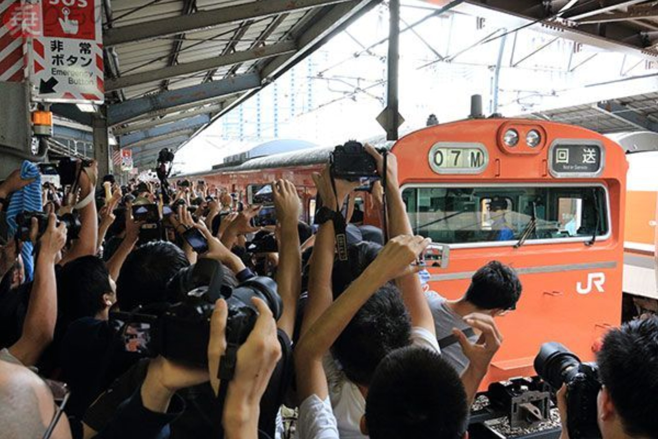 JR_West_Osaka_Loop_Line_103_Series_Lastrun