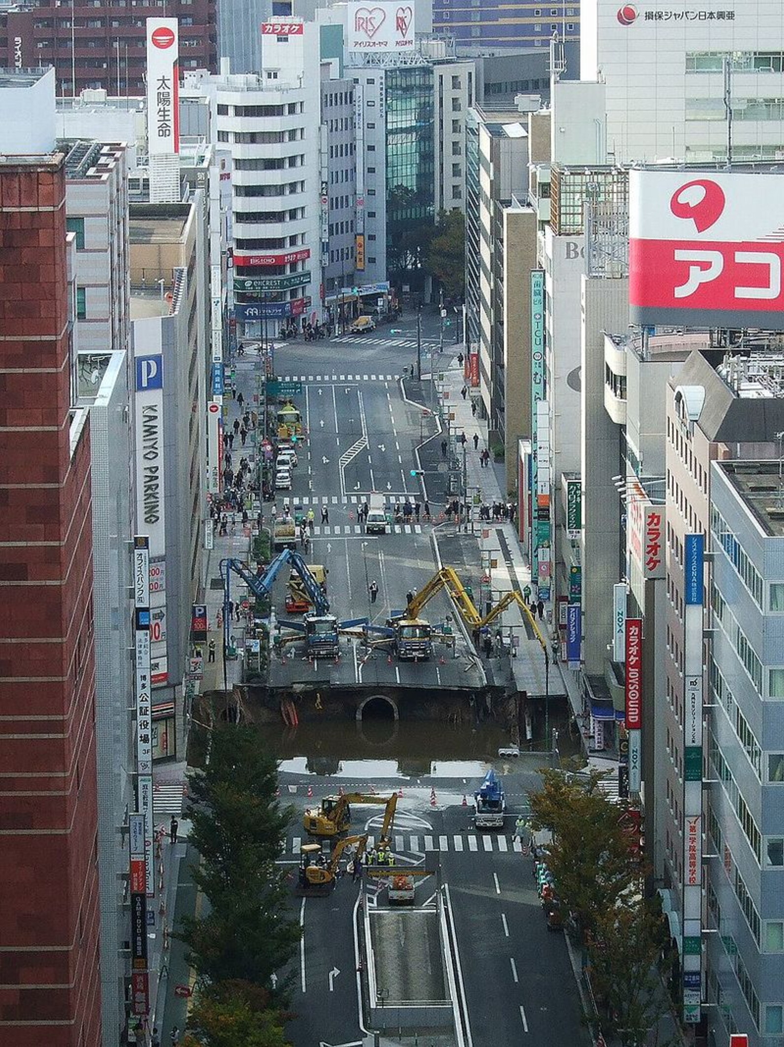 Hakata sinkhole 20161109