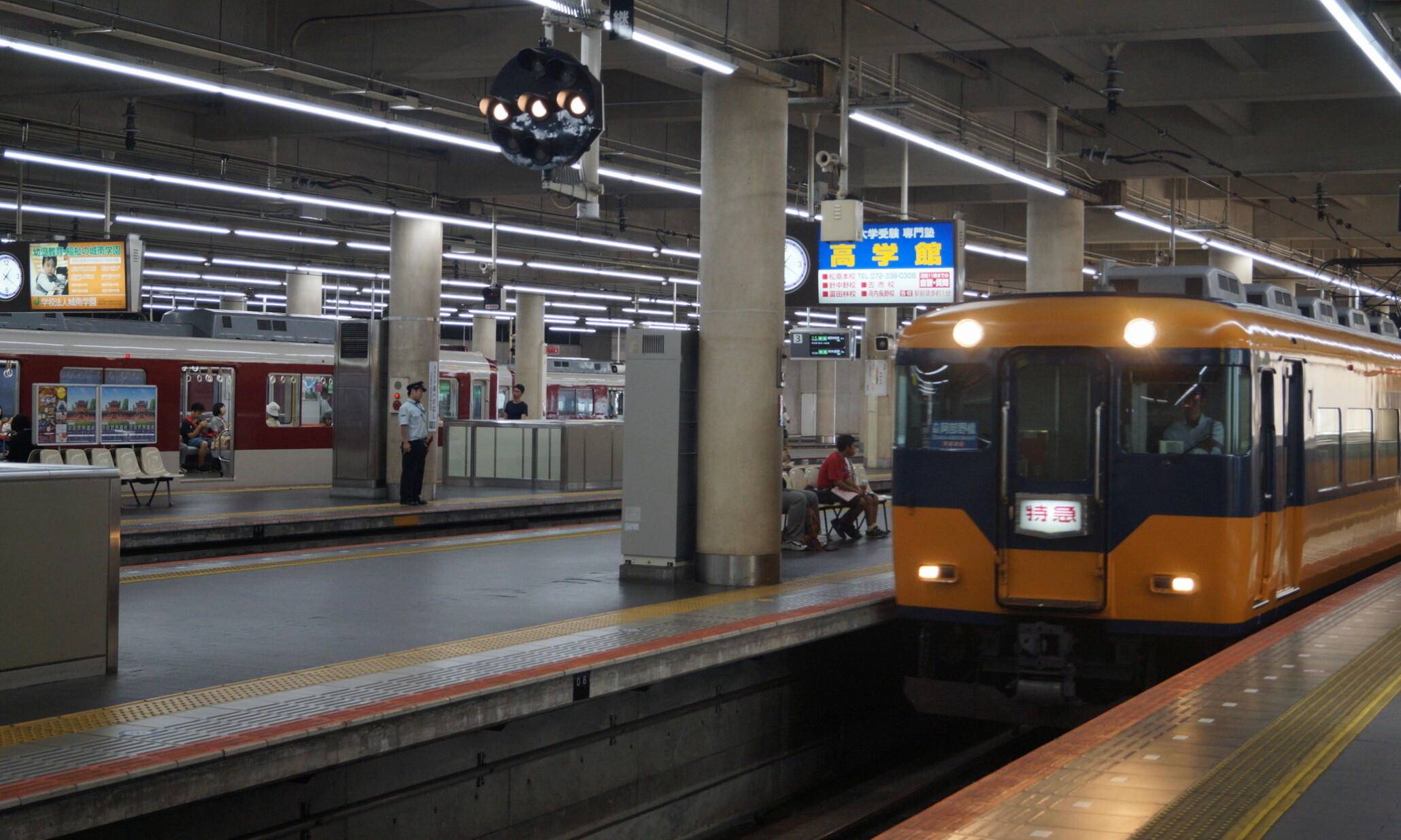 Kintetsu_Osaka_Abenobashi_Station