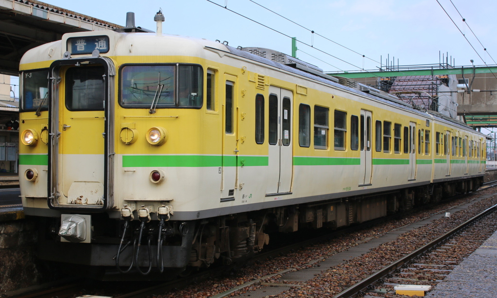 East_Japan_Railway_Yahiko_Line_115_Series