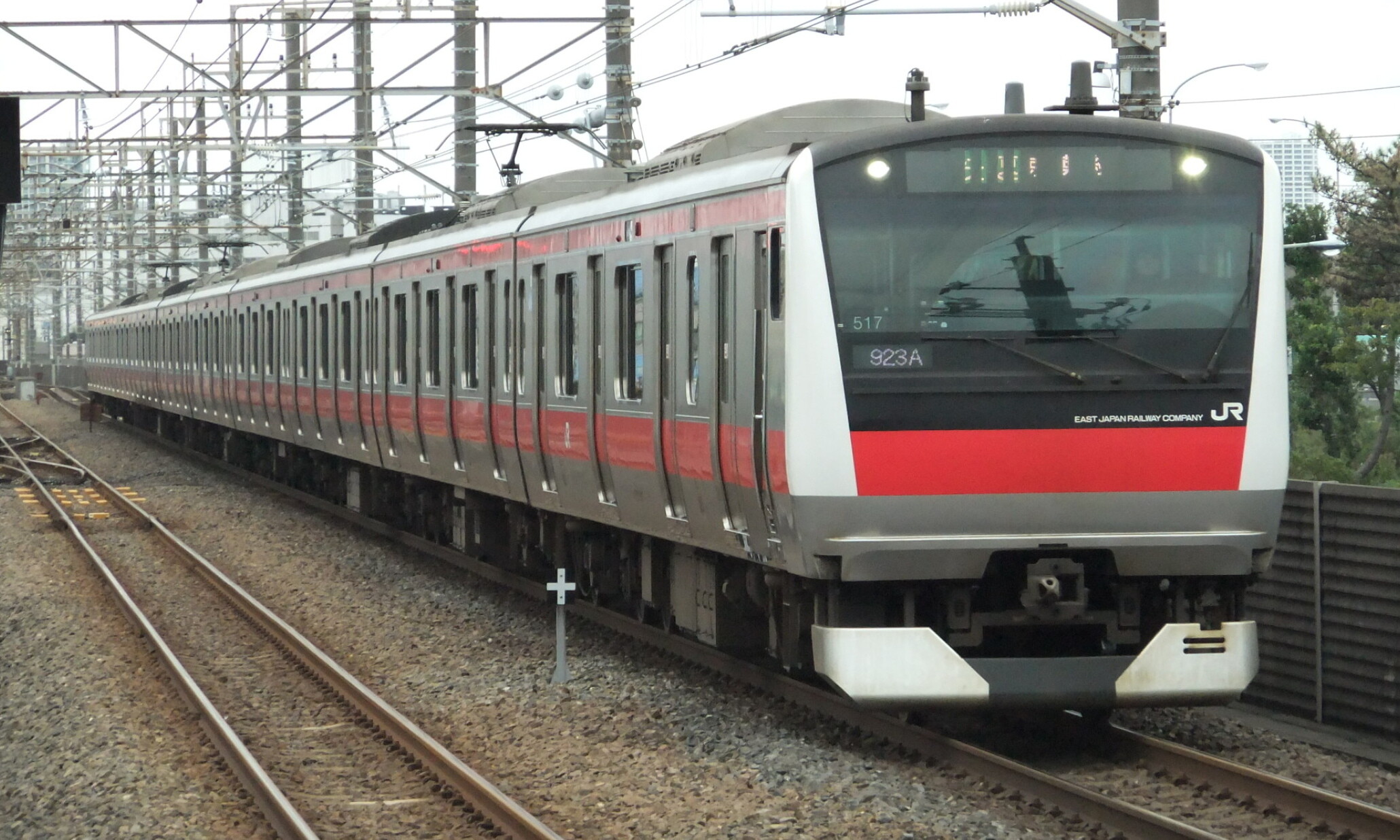 JR_East_E233_Series(Keiyo_Line)