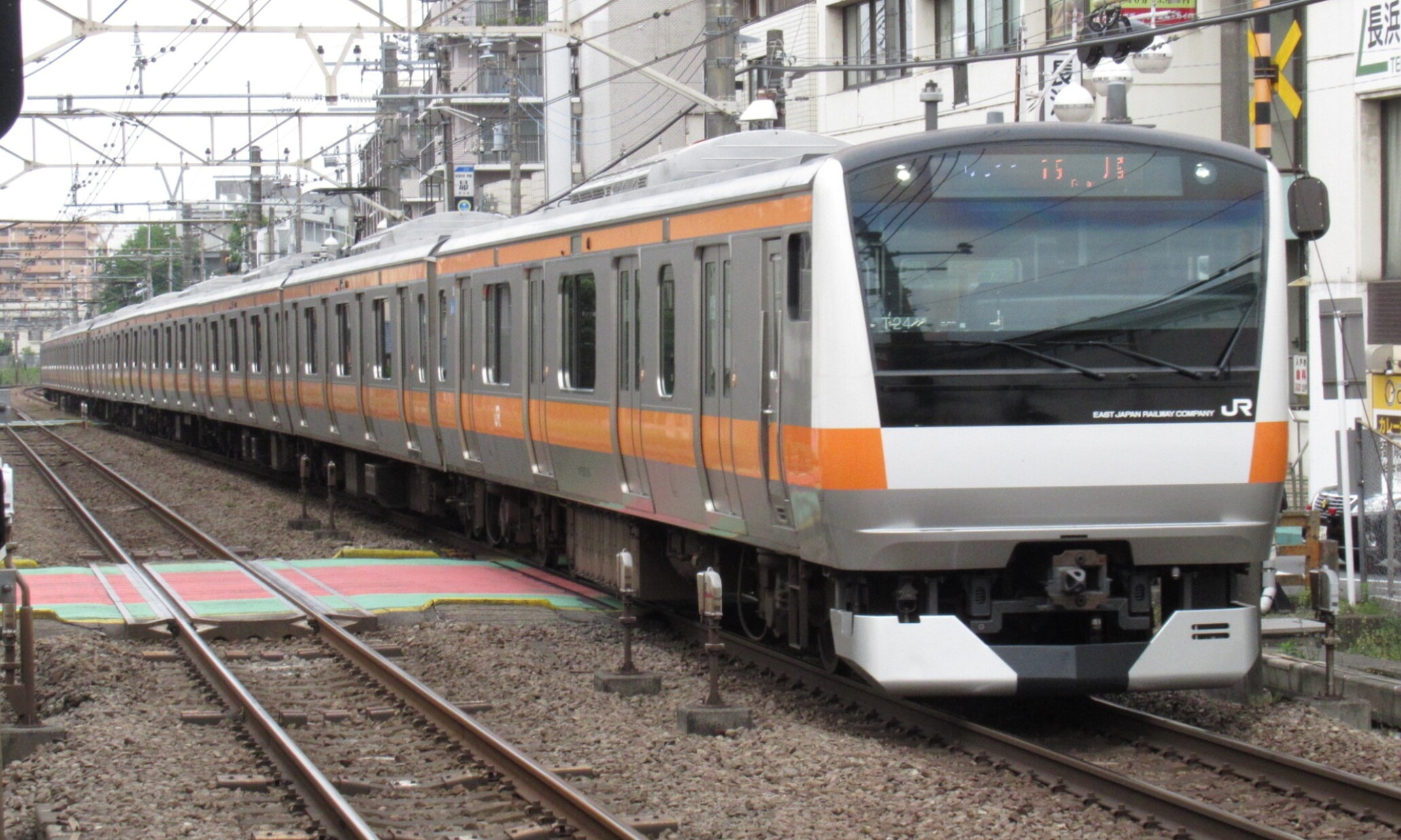 JR_East_E233_Series(Chuo_Line_Rapid_Service)