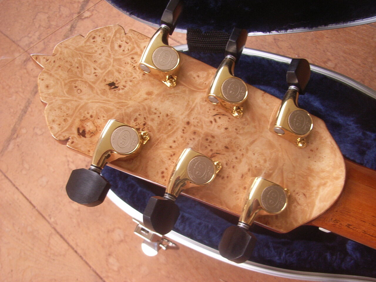 ヘヴィな？！ギター完成・・・・！ : TORU FUJII GUITARS 製作日記